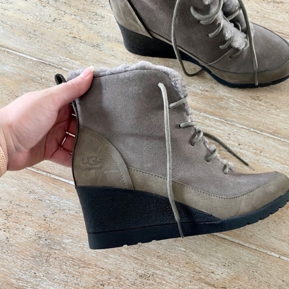 UGG Lace Up Waterproof Wedge Boot (W Bridgit) in Gray, Size 7 - Picture 5 of 6